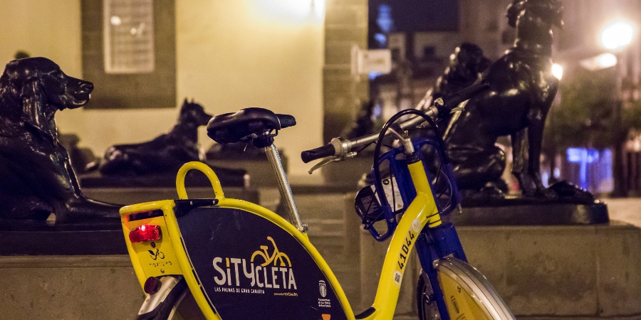 RUTA CICLISTA: Paseo por plazas y parques con historia